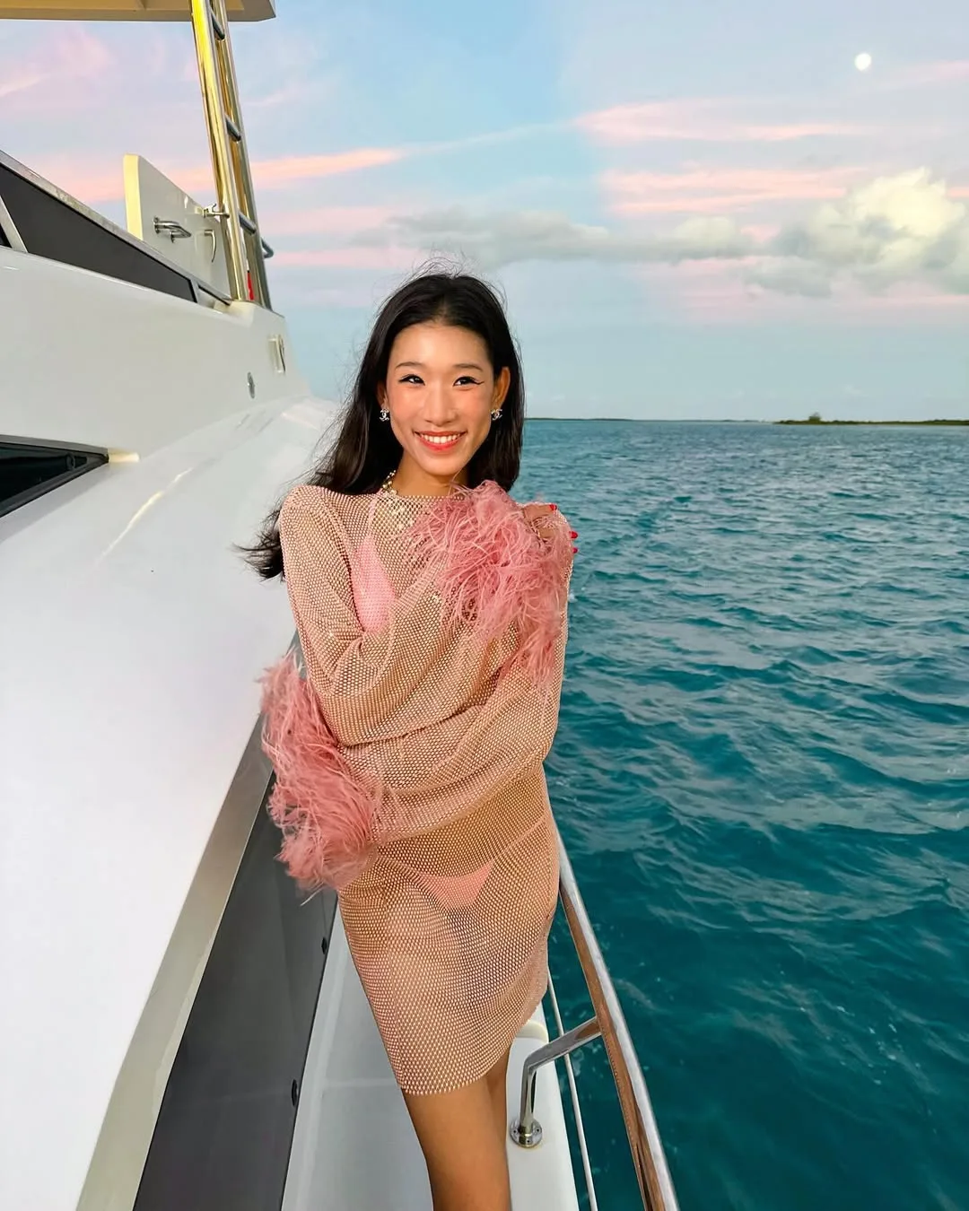 thời trang becca bloom du thuyền