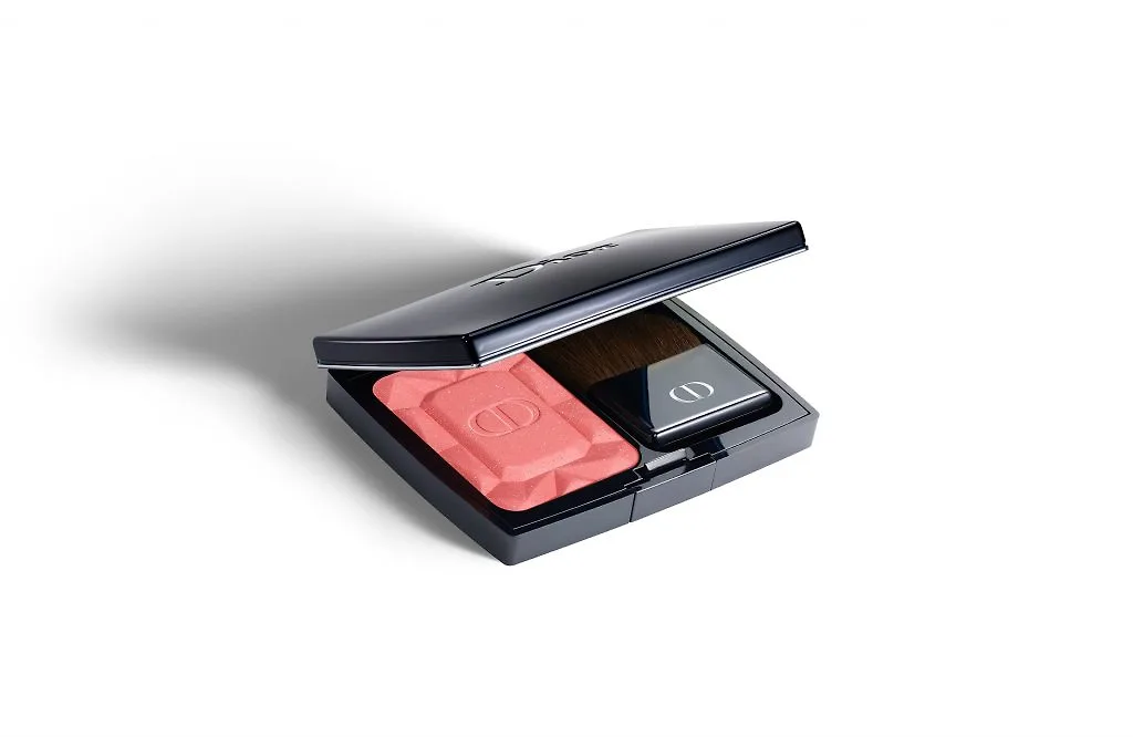 Dior ra mắt bộ sưu tập "đá quý" nhân mùa lễ hội Dior ra mắt bộ sưu tập "đá quý" nhân mùa lễ hội