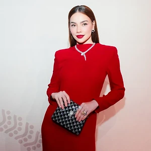 Hồ Ngọc Hà tỏa sáng tại triển lãm Serpenti Infinito cùng Anne Hathaway, Lưu Diệc Phi và dàn sao quốc tế đình đám