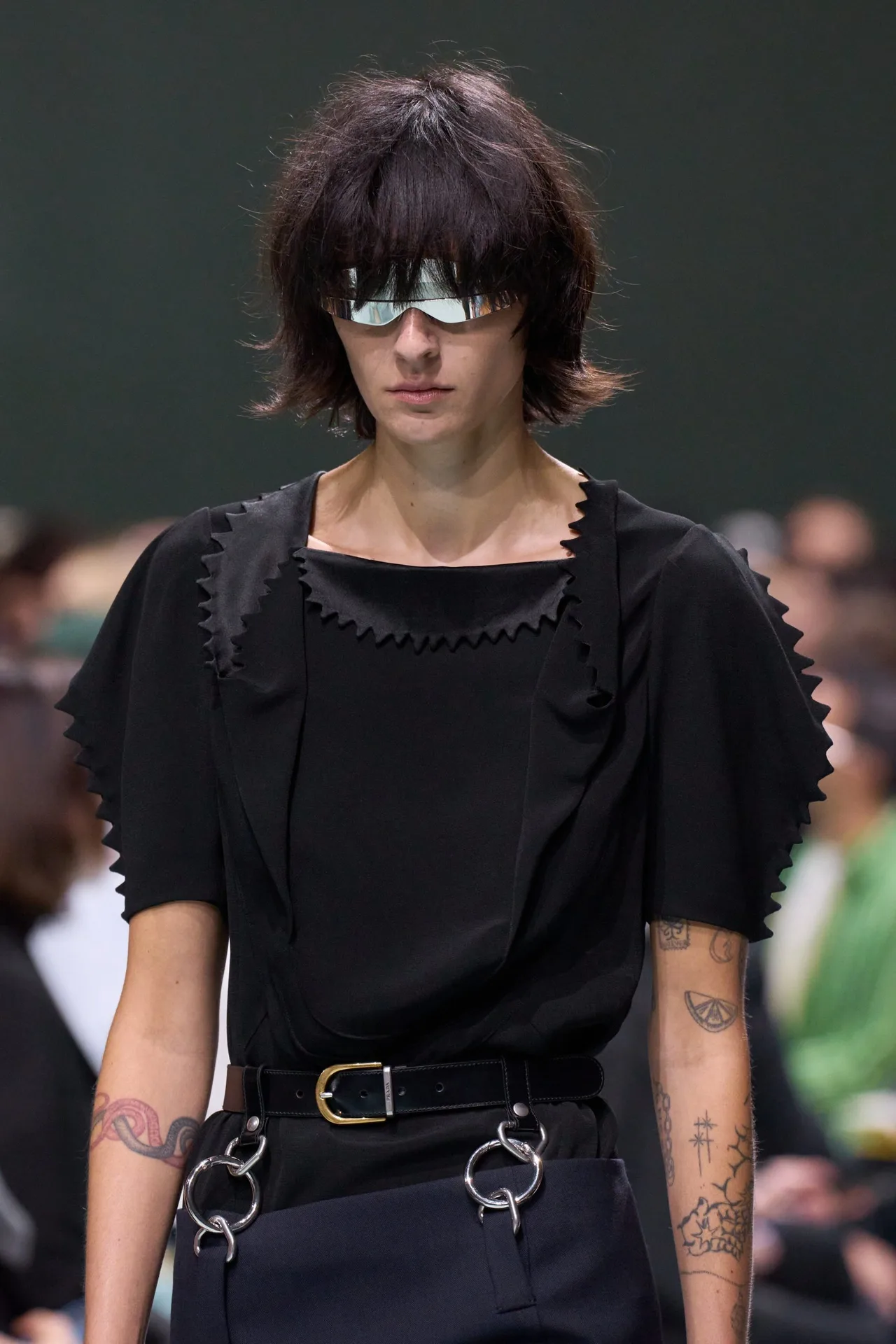đầm tay phồng prada