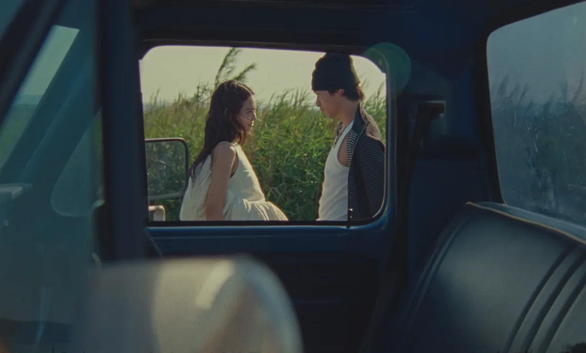 thời trang của jennie trong mv less than a lover 7