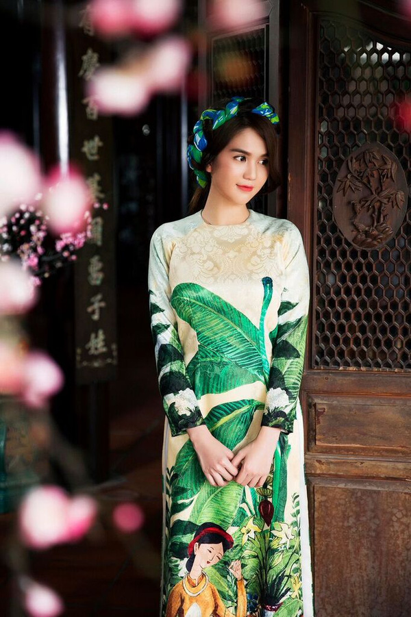 Mẫu áo dài cưới đẹp - áo dài cổ thuyền - elle vn