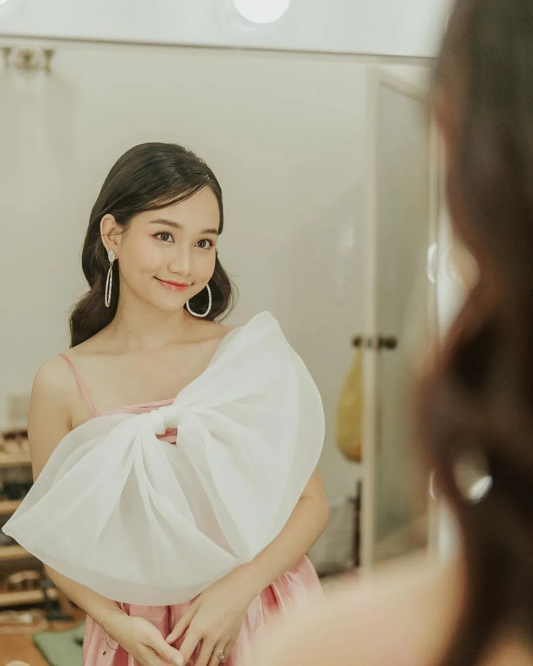 Trở nên rạng rỡ với bước highlight.