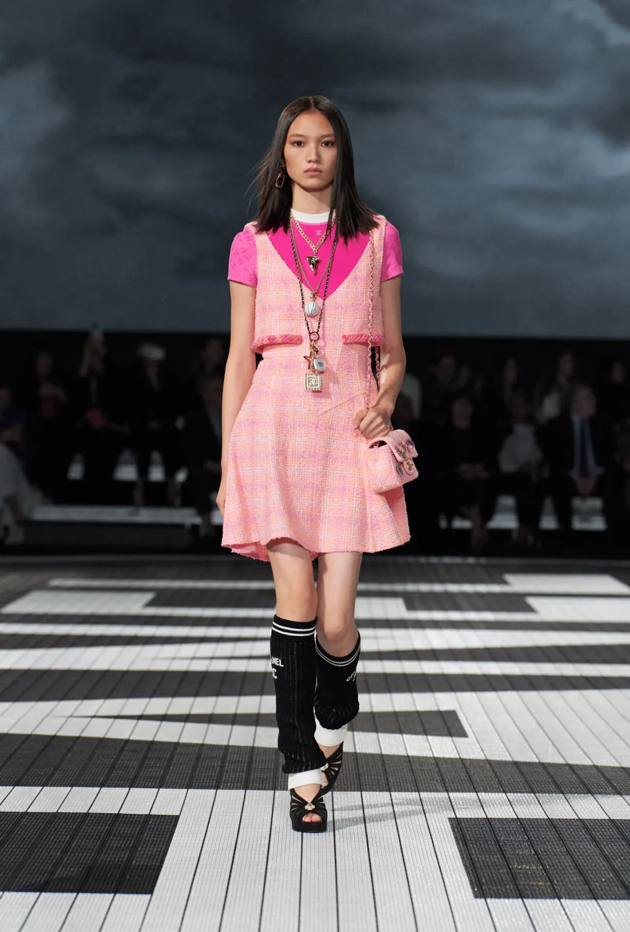 chanel cruise show 2023/24