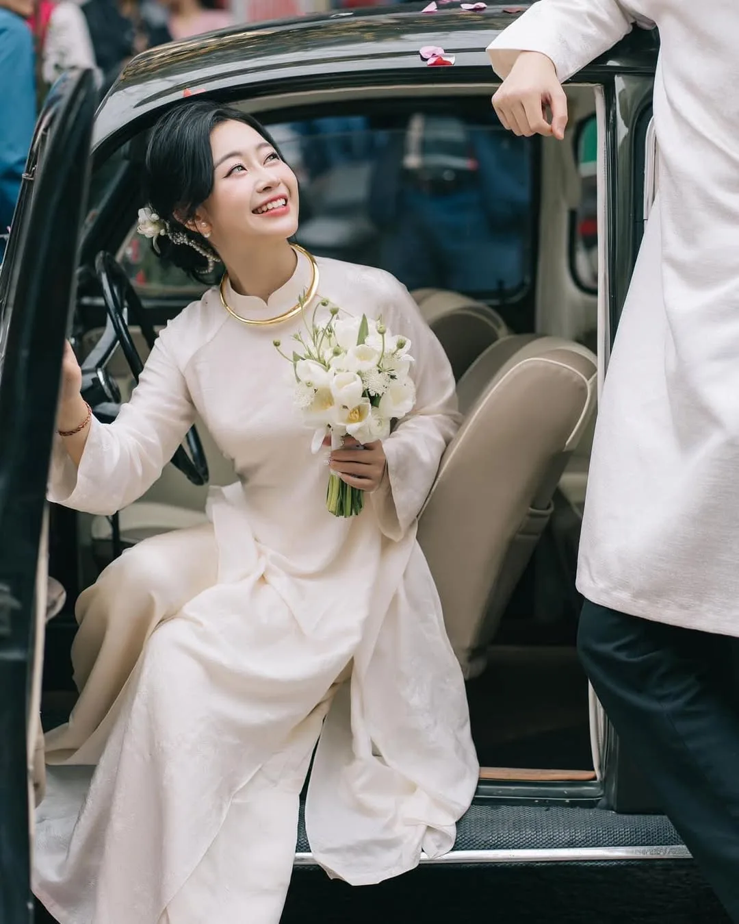 áo dài lụa mặc cưới
