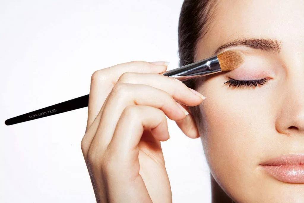 Bí mật đằng sau một lớp trang điểm đẹp có phải chỉ dựa vào kỹ năng makeup? Ảnh: Imaxtree. Bí mật đằng sau một lớp trang điểm đẹp có phải chỉ dựa vào kỹ năng makeup? Ảnh: Imaxtree.
