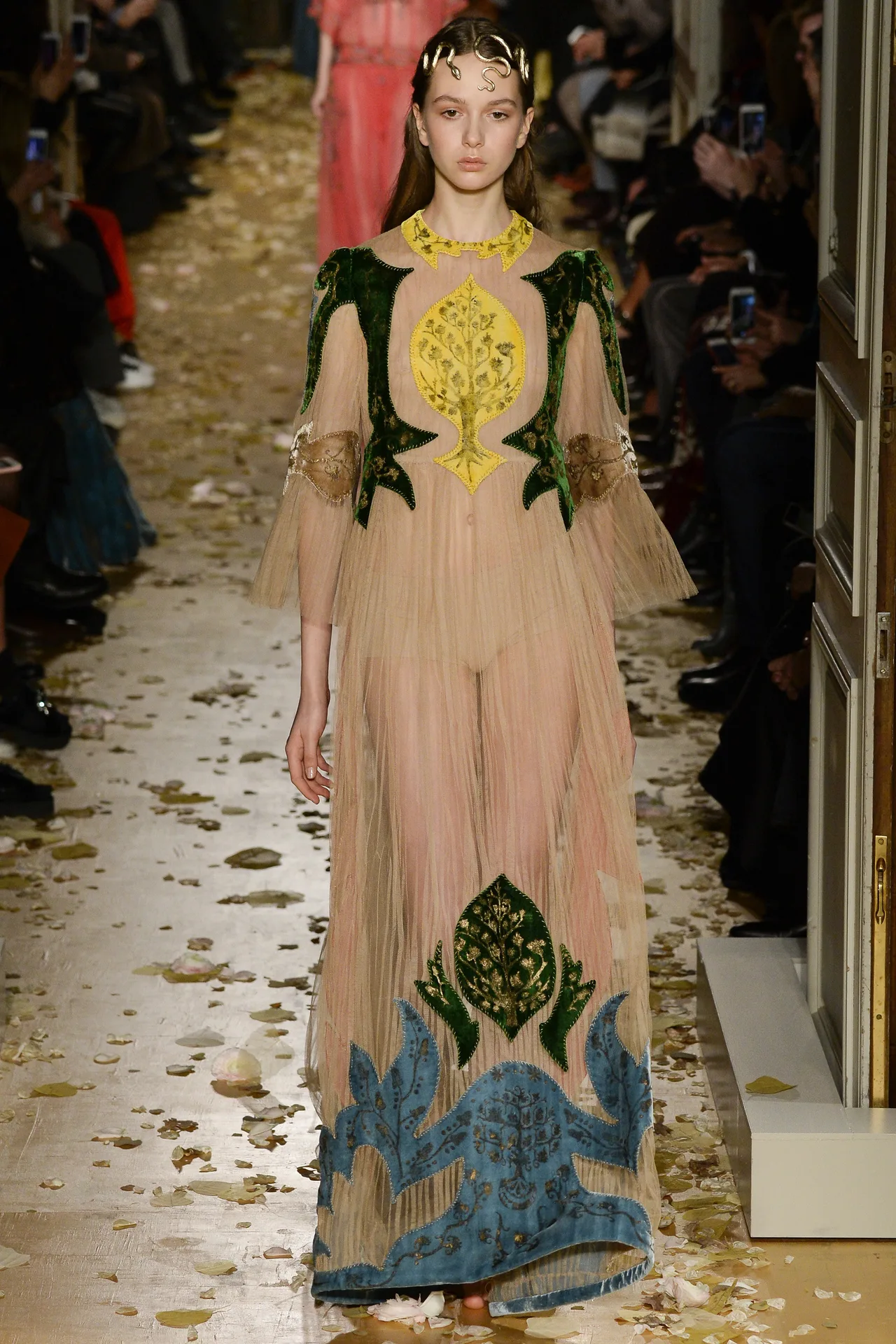 valentino-spring2016-ellevietnam(12)