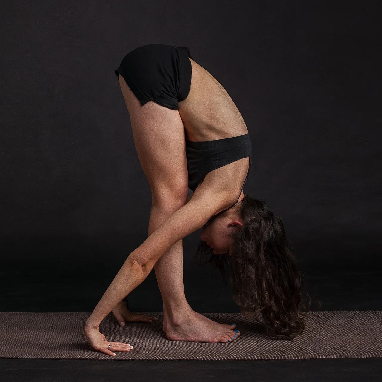 yoga for hair loss tư thế cúi gập người