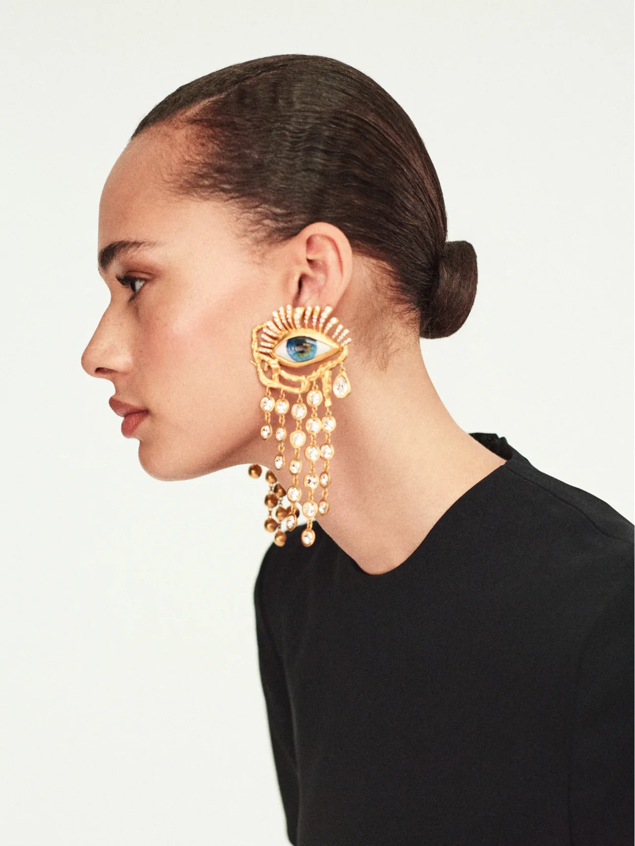 Bông tai to bản Schiaparelli