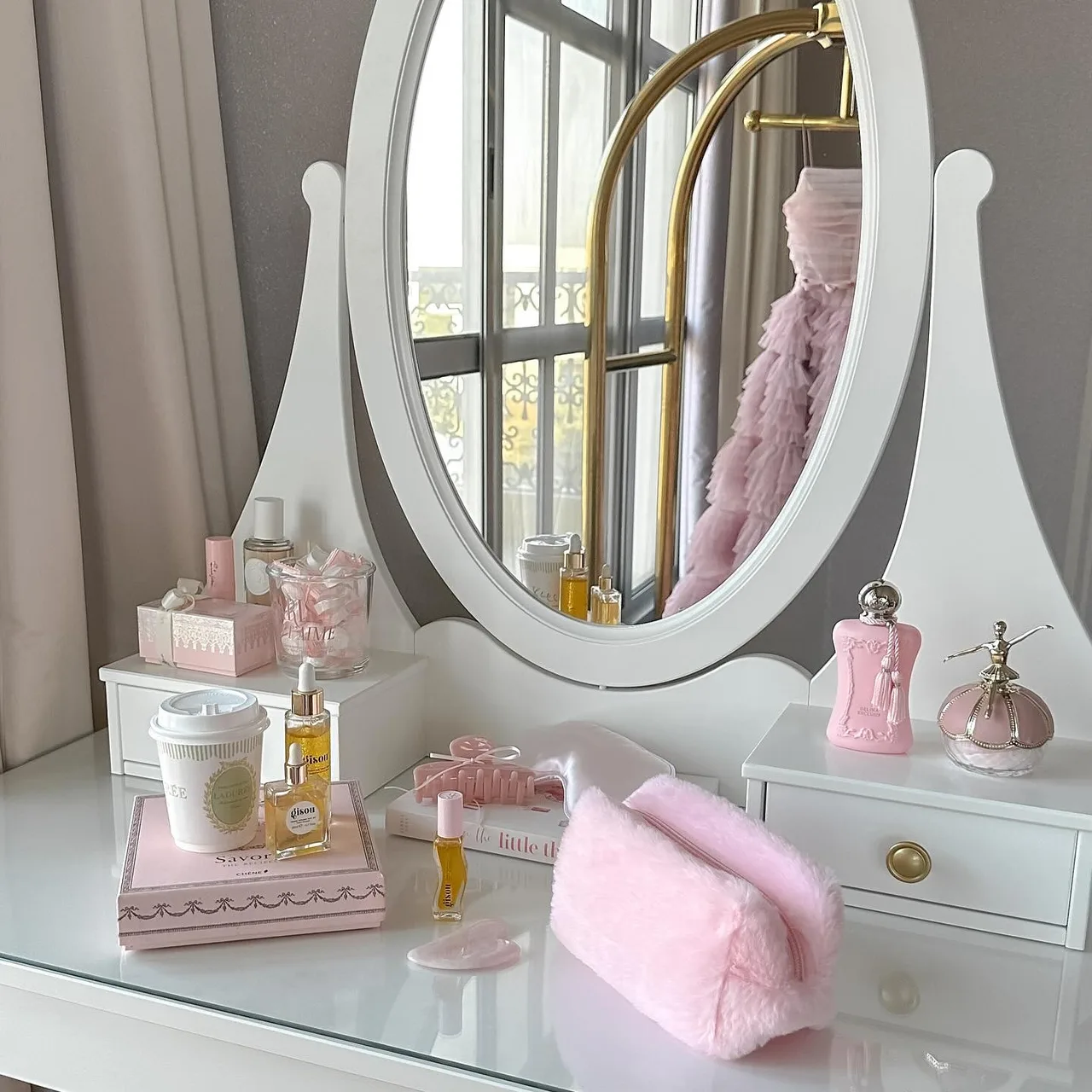 trang trí bàn trang điểm nghệ thuật