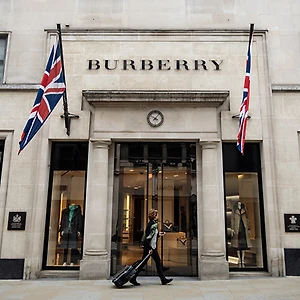 Thương hiệu Burberry thay đổi chiến lược ra mắt dưới quyền Ricarrdo Tisci