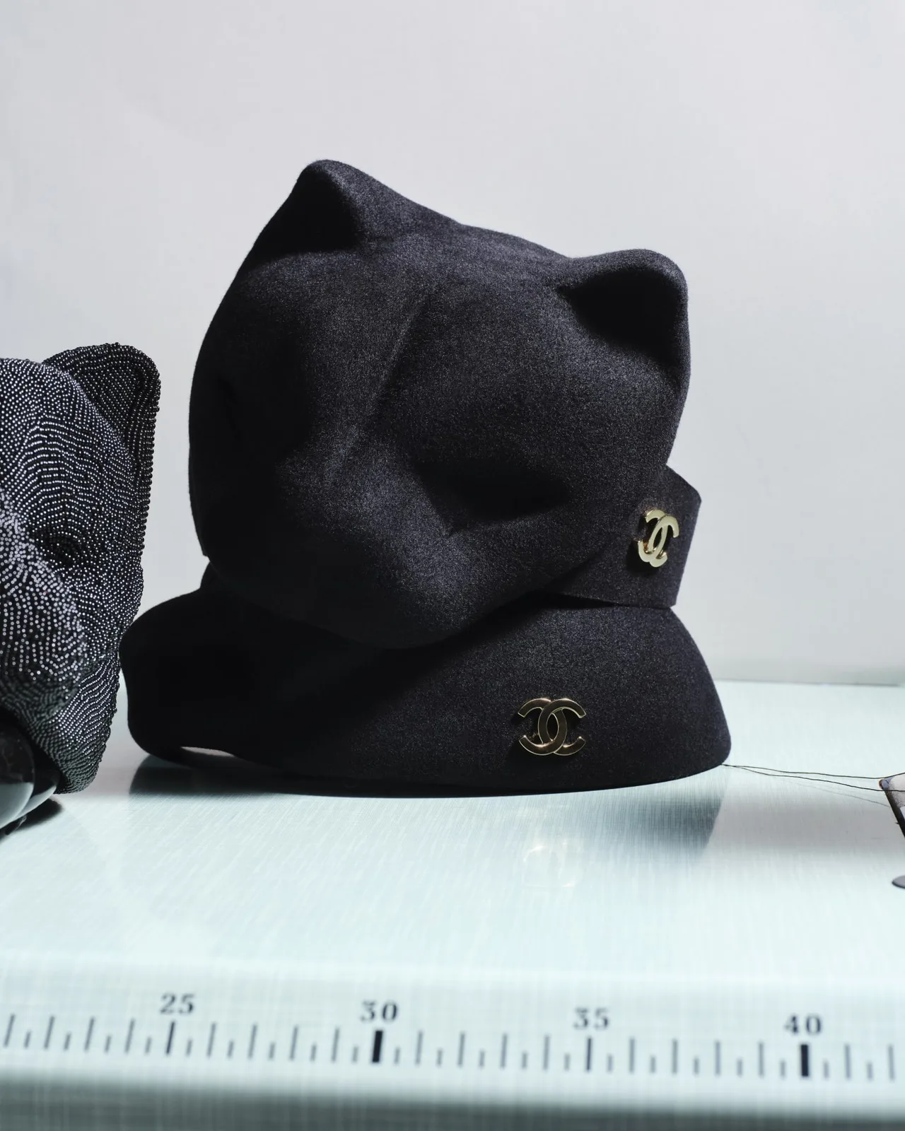 mũ len tại Chanel Métiers d’Art 2025/2026