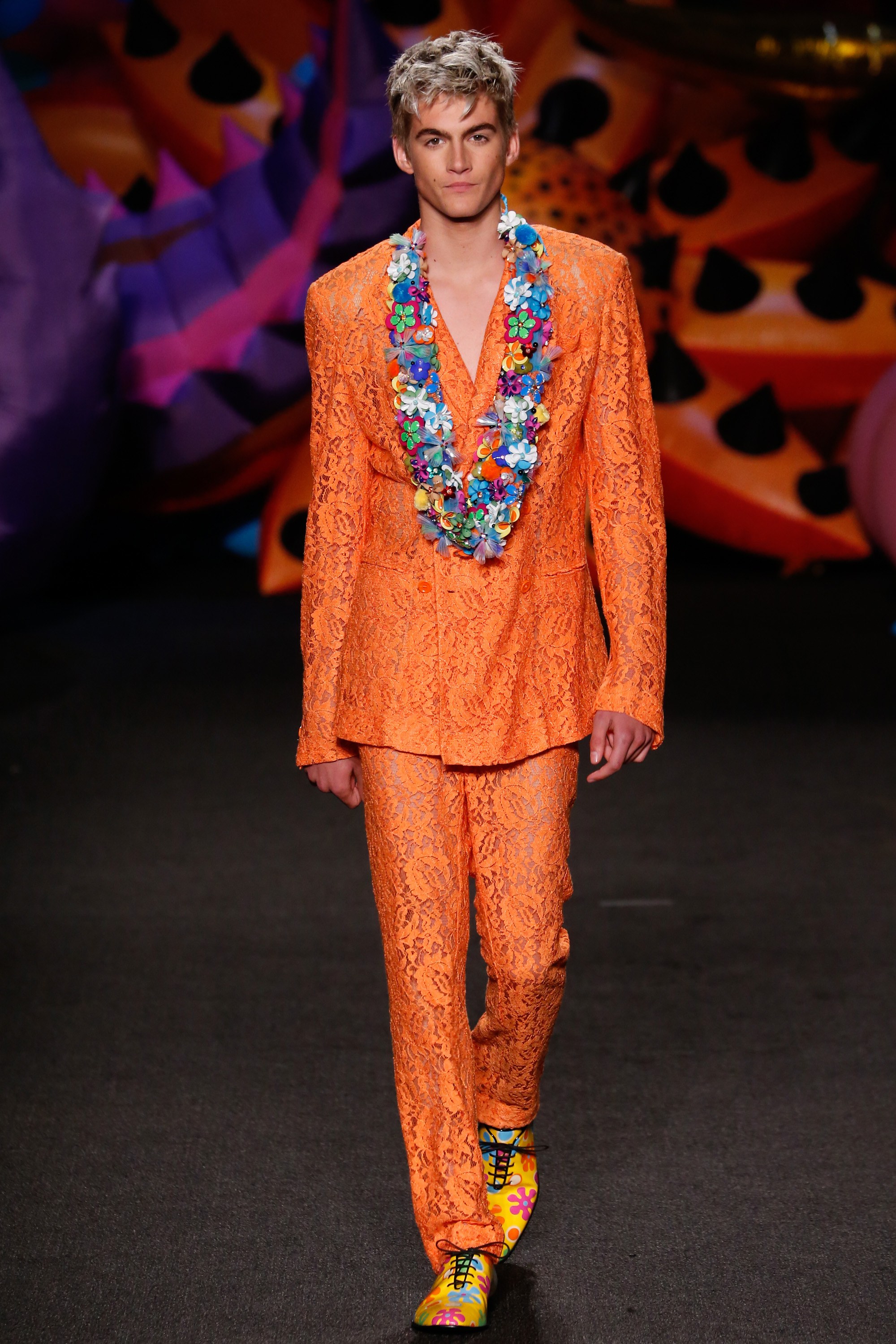 Bộ sưu tập thời trang Moschino Resort 2017 -ellevietnam 11