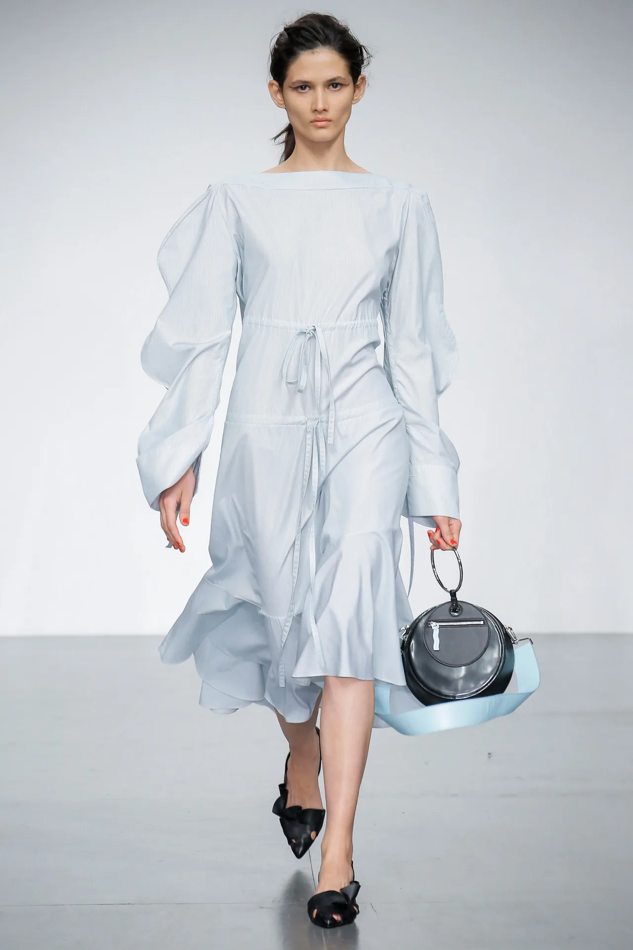 Một số bộ sưu tập nổi bật trong ngày thứ 2 LFW Spring 2018