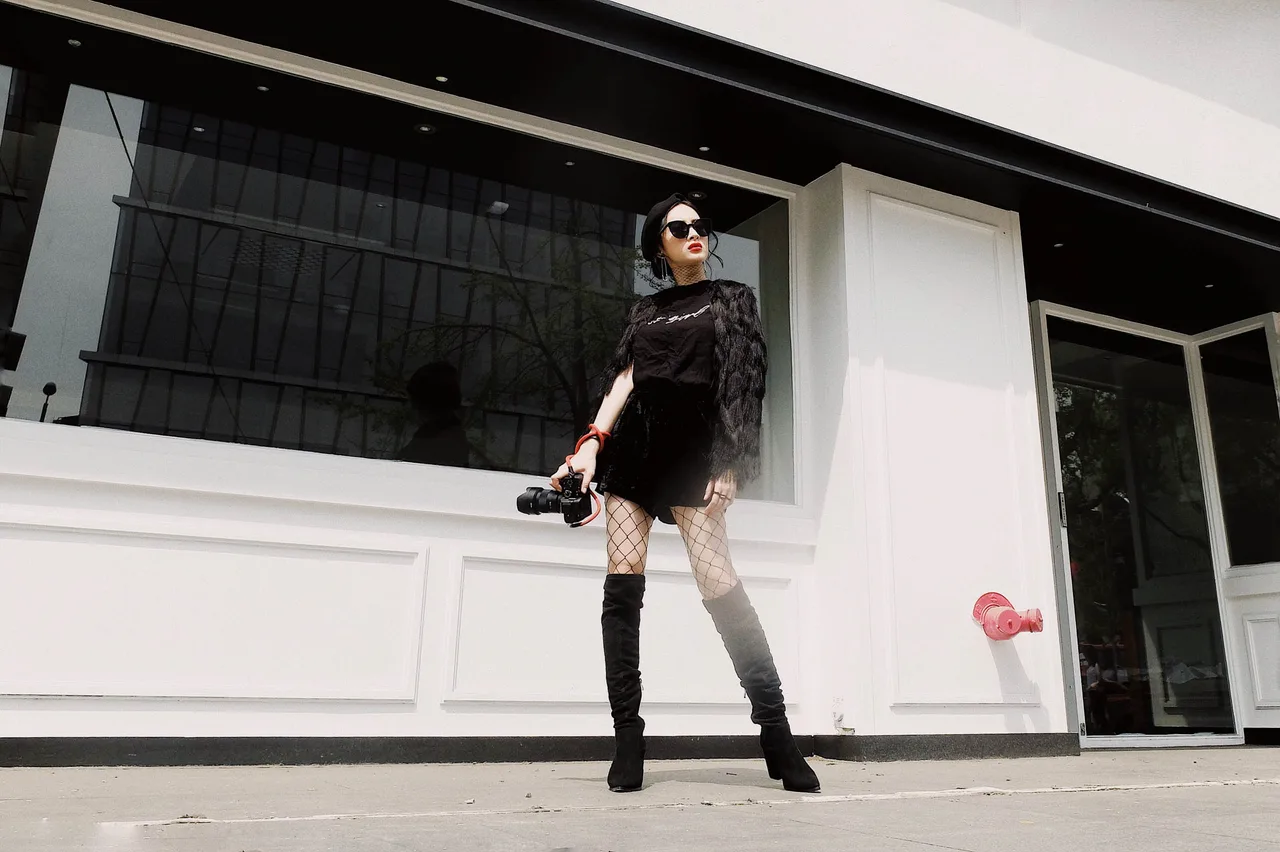 Angela-Phuong-Trinh-Shirt-IT-Girl-2