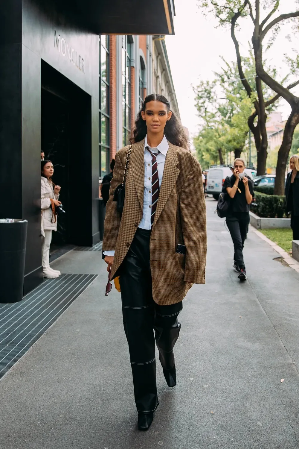 cà vạt phong cách menswear công sở