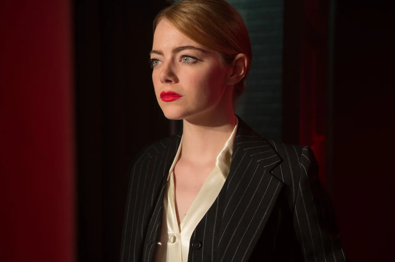 thời trang trong phim la la land mia bộ suit đen kẻ sọc