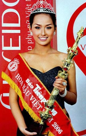 Hoa Hậu Mai Phương Thúy đăng quang năm 2006