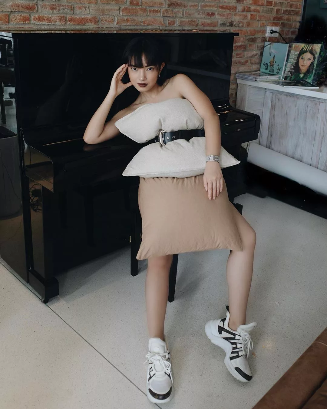 xu hướng mặc gối cách ly tại nhà châu bùi