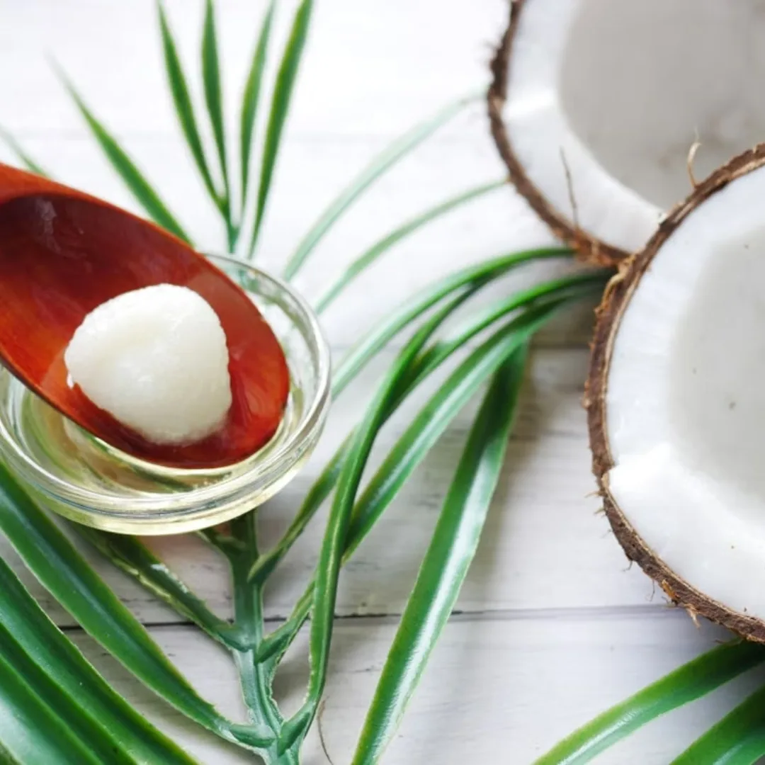 dầu dừa hỗ trợ giảm rụng tóc