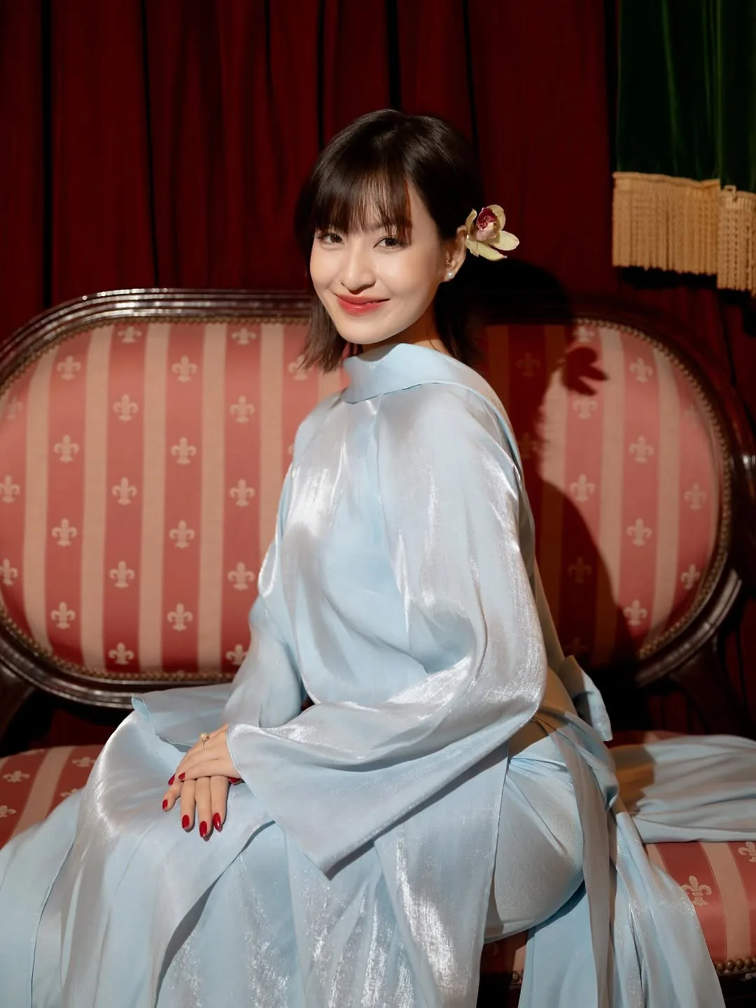 Nguyễn Lâm Thảo Tâm mặc áo dài