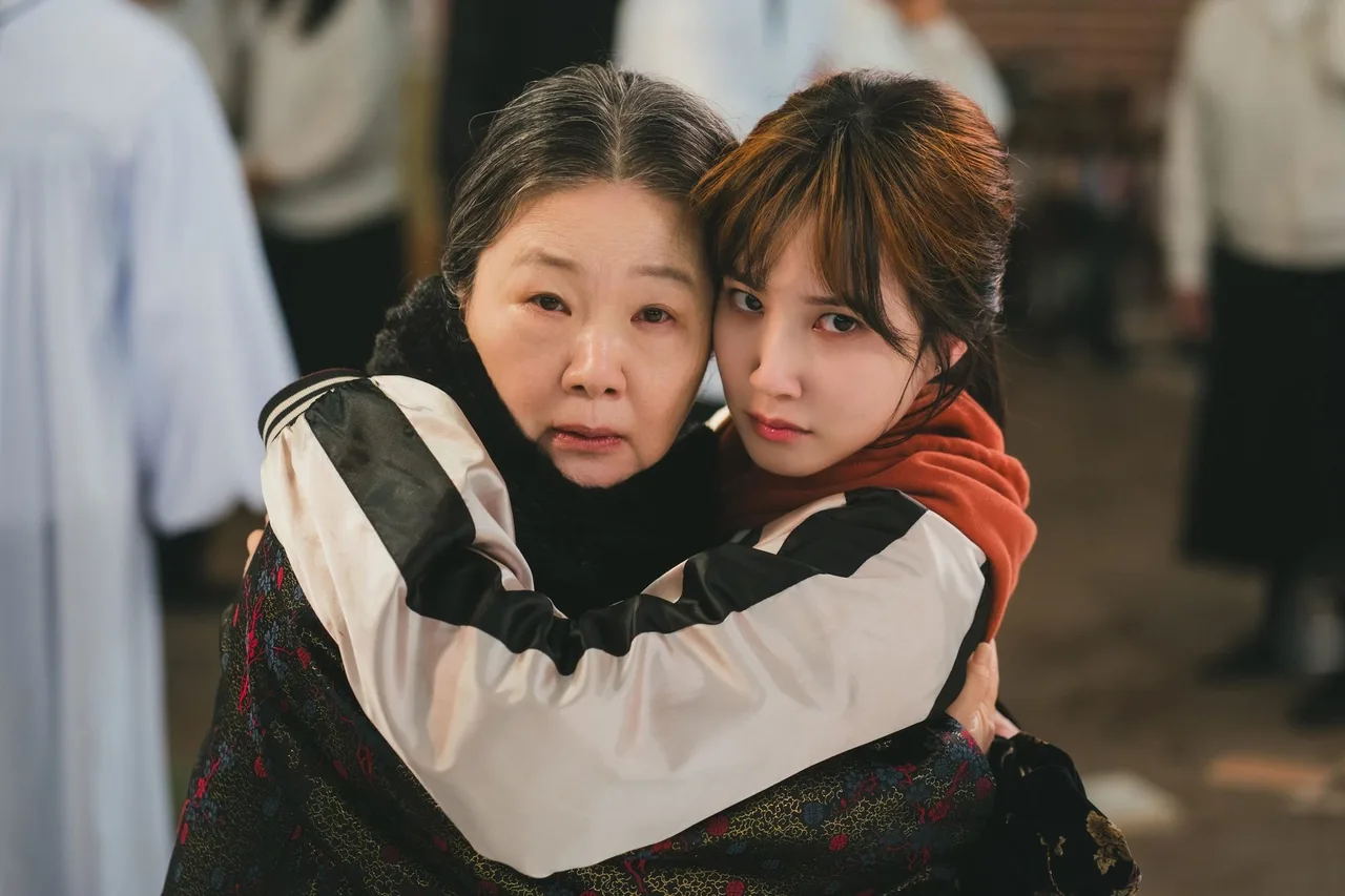 Diễn viên Park Eun bin vào vai Eun Chae ni và diễn viên Kim Hae sook đóng vai bà của Chae-ni