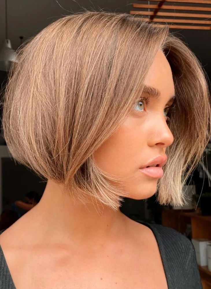 Kiểu tóc bob uốn đuôi cụp