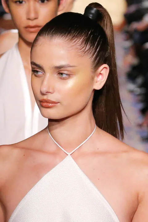 Xu hướng tóc mùa lễ hội lấy cảm hứng từ NYFW 2016 ELLE VN