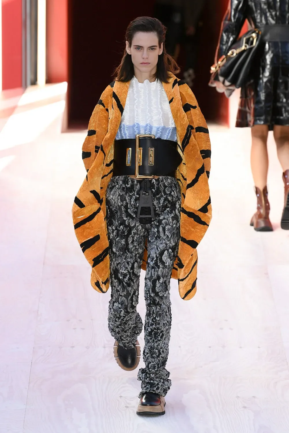 LV rtw xuân hè 2023 look 40