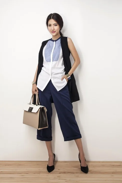 Áo sơmi Karen Millen, Quần vải The Blue Tshirt, Áo vest Rue Des Chats, Túi xách Furla, Giày Dune, Vòng tay Furla
