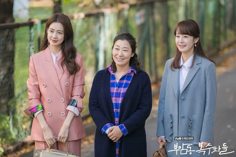 Thời trang trong phim: Câu Lạc Bộ Báo Thù (Avengers Social Club) Thời trang trong phim: Câu Lạc Bộ Báo Thù (Avengers Social Club)