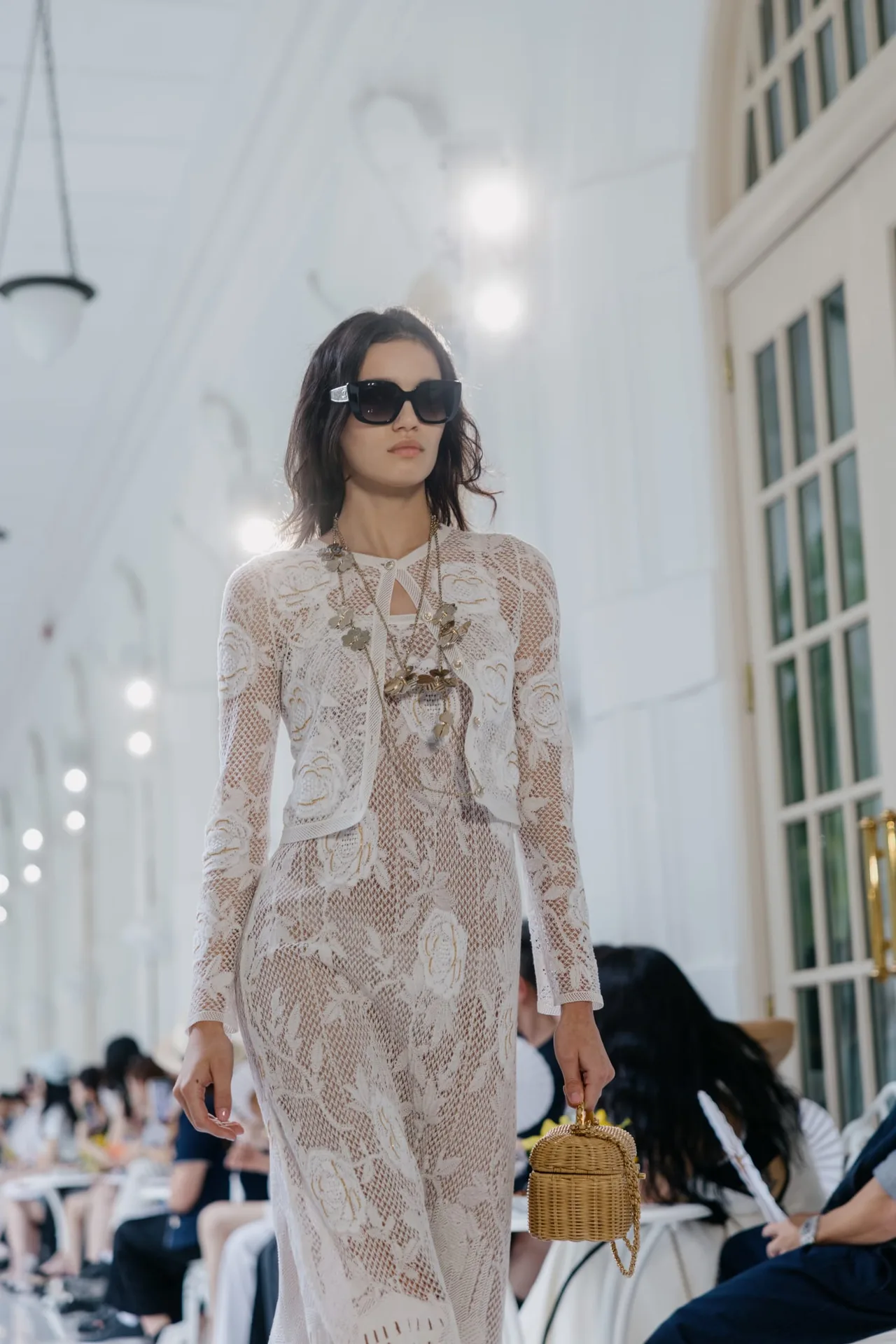 BST Chanel Cruise 2025/26 váy ren