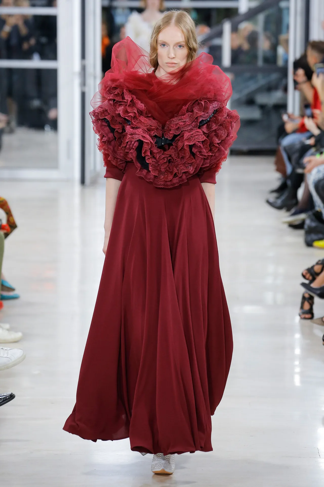 Paris Fashion Week Spring 2018 Y/Project: Sự sáng tạo không ngừng nghỉ