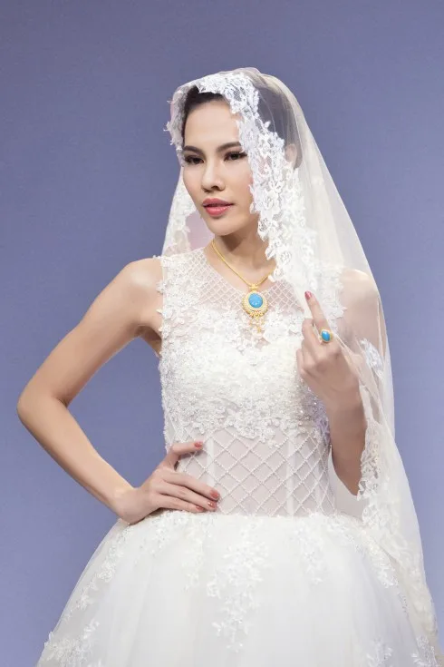 Trang sức vàng với thiết kế tinh xảo, lấy ý tưởng từ vẻ đẹp bất tận của thiên nhiên dự đoán sẽ lên ngôi trong đám cưới dịp cuối năm nay.