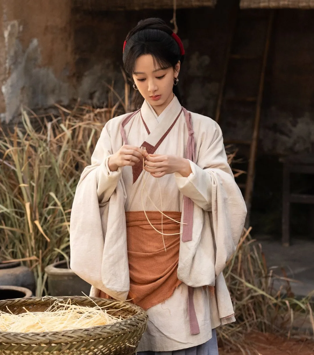 Gia Nghiệp do Dương Tử (vai Lý Trinh Nương) và Hàn Đông Quân (vai Lạc Văn Khiêm) đóng chính.