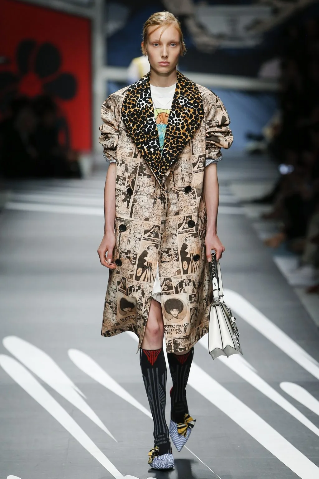 Prada Ready-to-wear Xuân 2018: Về những người phụ nữ mạnh mẽ, náo nhiệt và đầy sức quyến rũ Prada Ready-to-wear Xuân 2018: Về những người phụ nữ mạnh mẽ, náo nhiệt và đầy sức quyến rũ