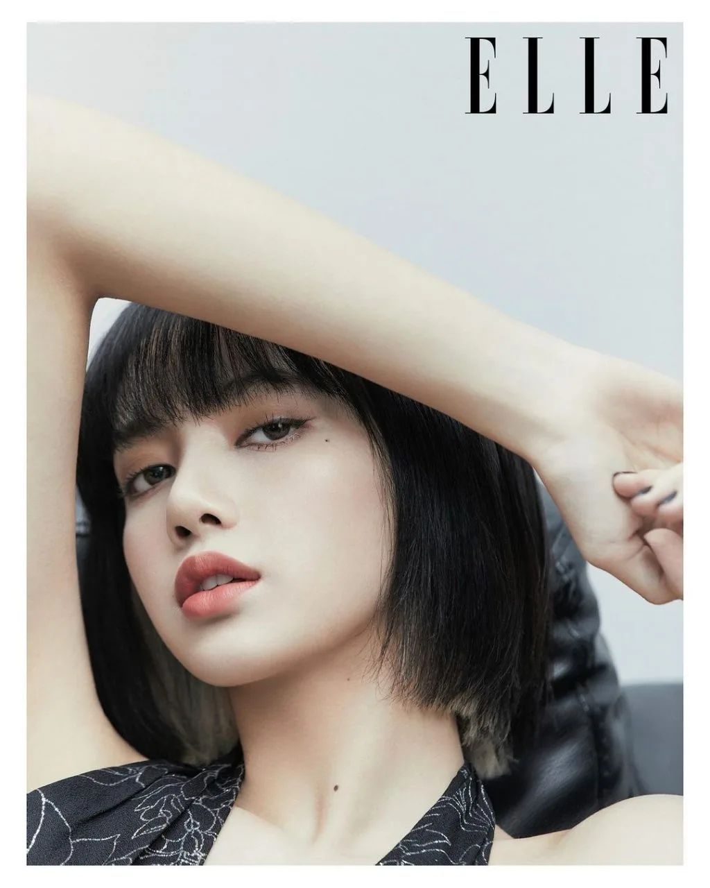 Kiểu tóc mái bằng quen thuộc của nàng Lisa - Blackpink Kiểu tóc mái bằng quen thuộc của nàng Lisa - Blackpink