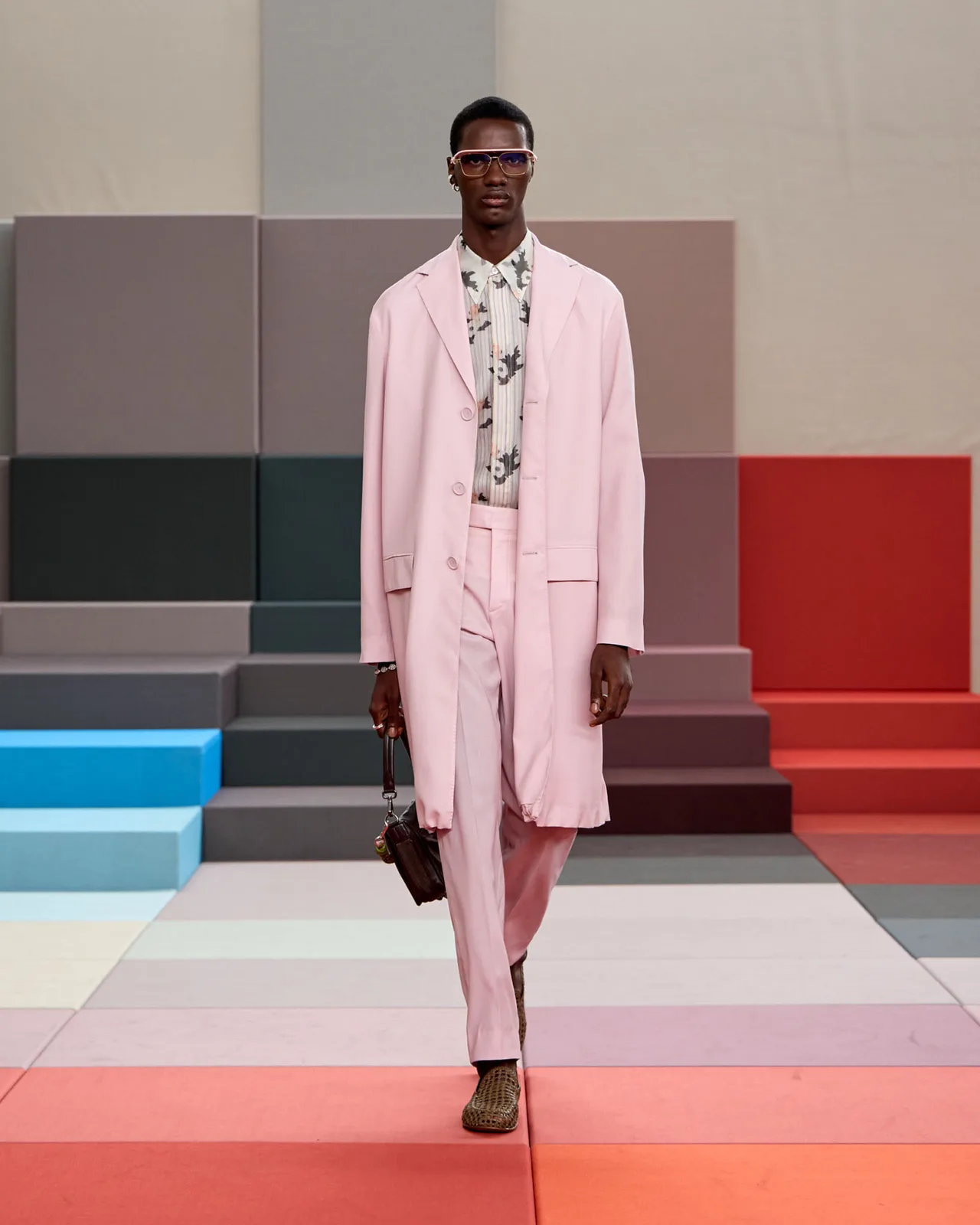 Trench coat hồng Thời trang Xuân-Hè 2026