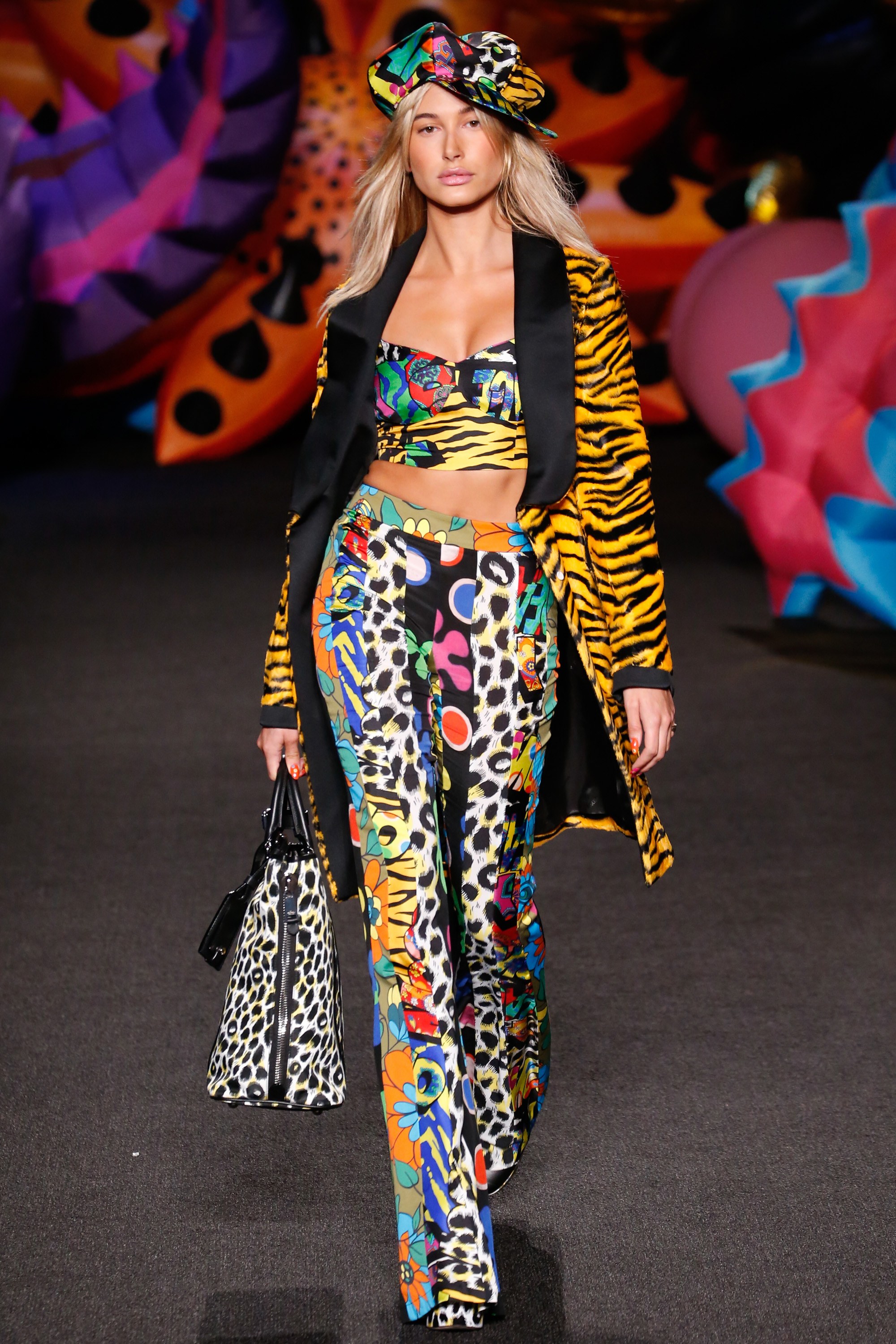 Bộ sưu tập thời trang Moschino Resort 2017 -ellevietnam 04