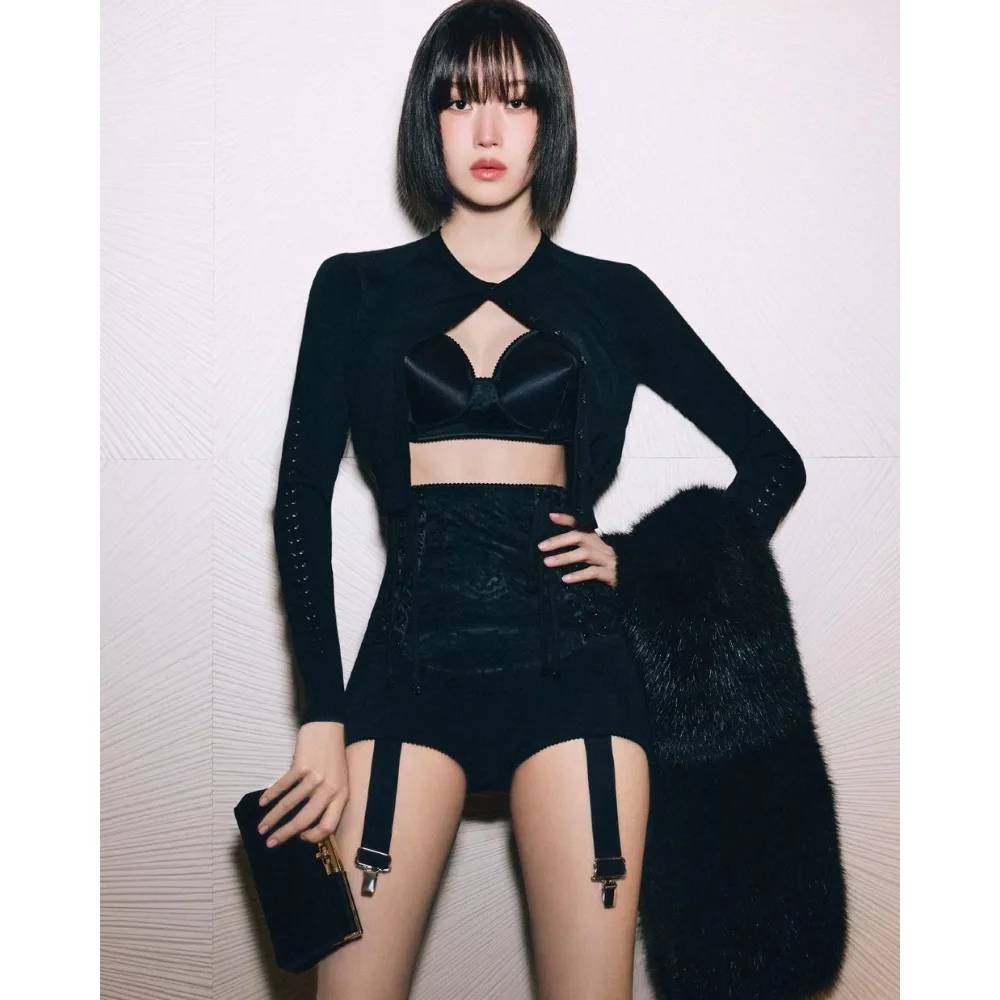 Kiểu tóc bob phối cùng mái bằng cá tính của ngọc nữ xứ Hàn Moon Ga Young.