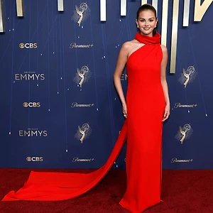Thời trang thảm đỏ Emmy Awards 2025: Selena Gomez, Jenna Ortega và dàn sao tỏa sáng