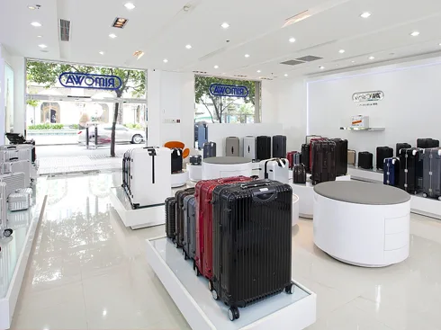 Không gian cửa hàng của Rimowa tại 102 Nguyễn Huệ, Q.1