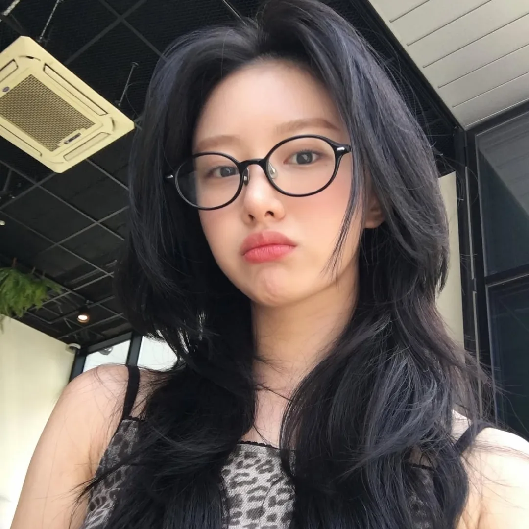 cô gái với mái tóc dày không rụng tóc