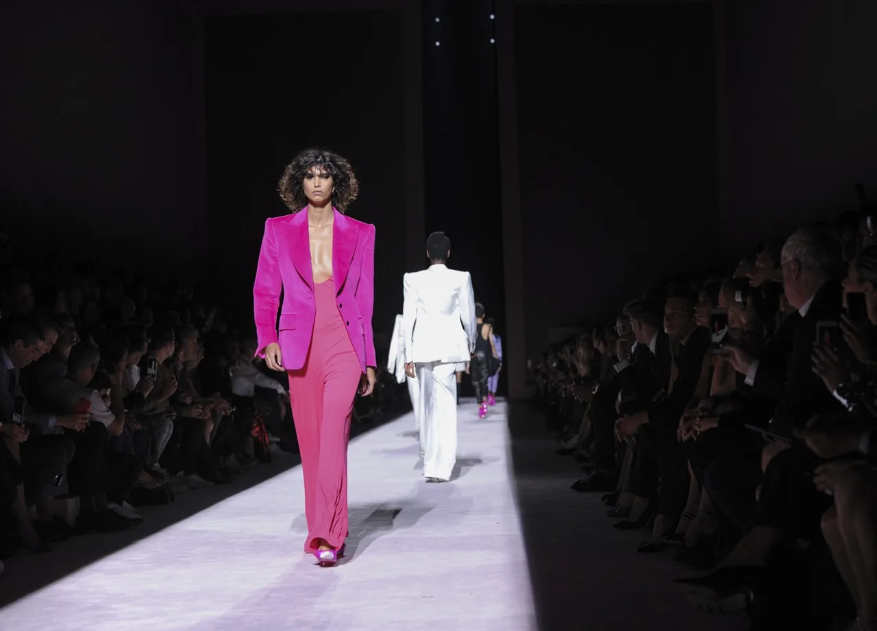 10 Điểm nổi bật tại NYFW Xuân/Hè 2018 10 Điểm nổi bật tại NYFW Xuân/Hè 2018