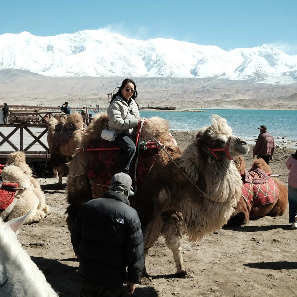 cưỡi lạc đà ở hồ karakul
