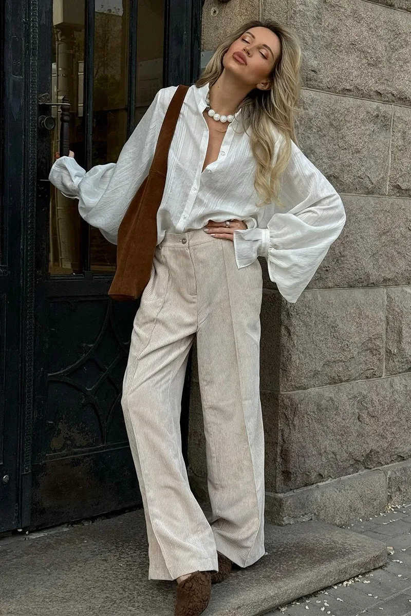 Quần tây và áo sơ mi oversized