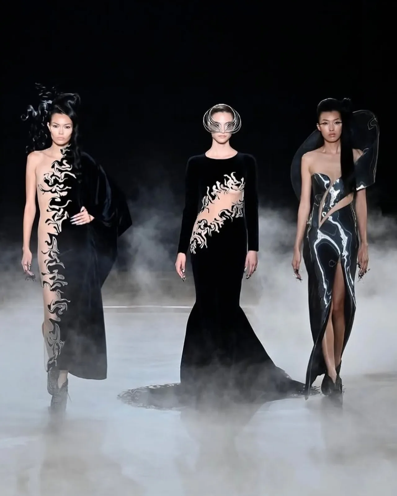 Dahan Phưong Oanh trình diễn show Iris van Herpen Haute Couture Thu Đông 2026