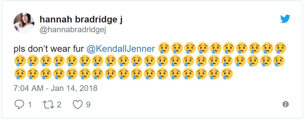 Kendall Jenner vấp phải làn sóng chỉ trích vì mặc áo lông thú trên sàn catwalk Kendall Jenner vấp phải làn sóng chỉ trích vì mặc áo lông thú trên sàn catwalk