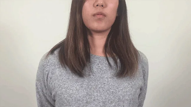 Tongue Up rất phổ biến trong các bài tập cơ hàm cô gái há miệng tập cơ hàm
