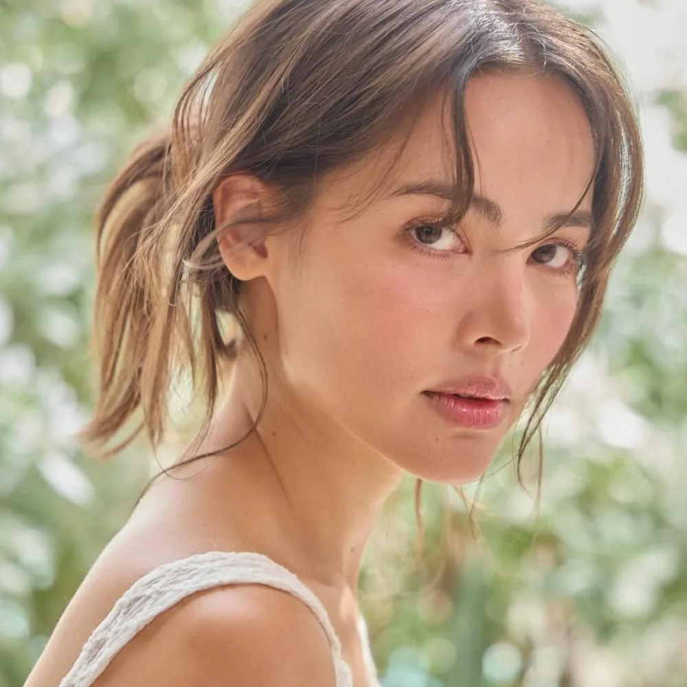 cô gái có má đỏ ửng hồng - da khô